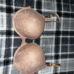 Lace Push-Up Bra in Tan